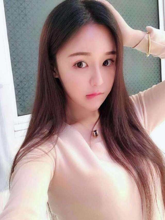 福田可：白净可爱年龄小，青涩水多听指挥
